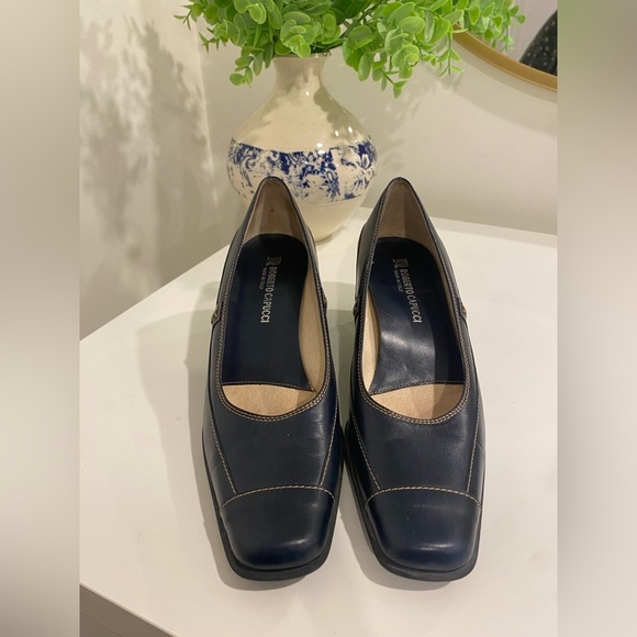 Roberto Capucci Italian Navy Heel Size 6B - Picture 2 of 4